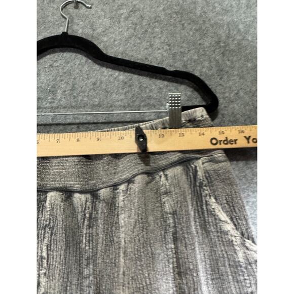 Women Relax Shorts Small Gray Smocked Pull On Front Pocket‎ Vacation Resort NWT - Picture 4 of 7